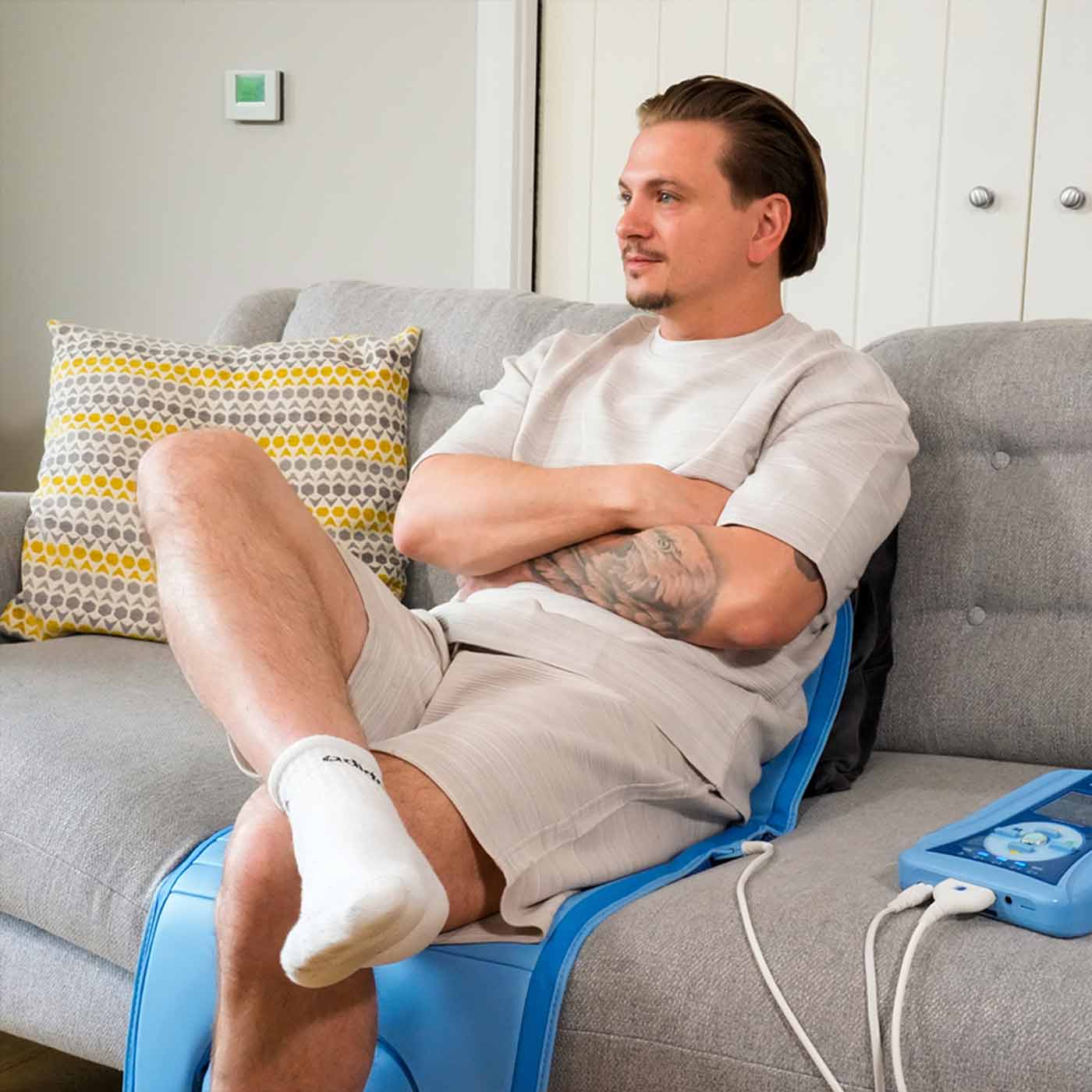 Man sitting on Biomag 117cm mat